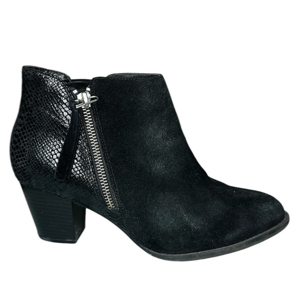 Vionic Anne Snake Embossed Accent Black Suede Heeled Booties Size 8 - Picture 1 of 12